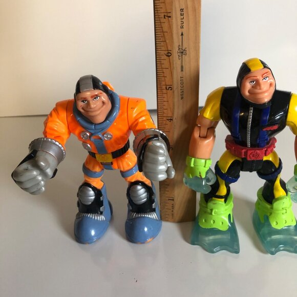 Mattel Rescue Heroes Action Figures 6in Roger Houston 2001 Gil Gripper 2002 - Picture 5 of 6